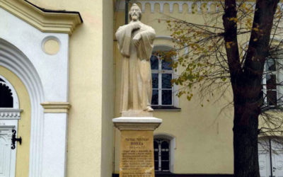 Pred mikulášskym kostolom obnovili pomník so sochou Michala M. Hodžu