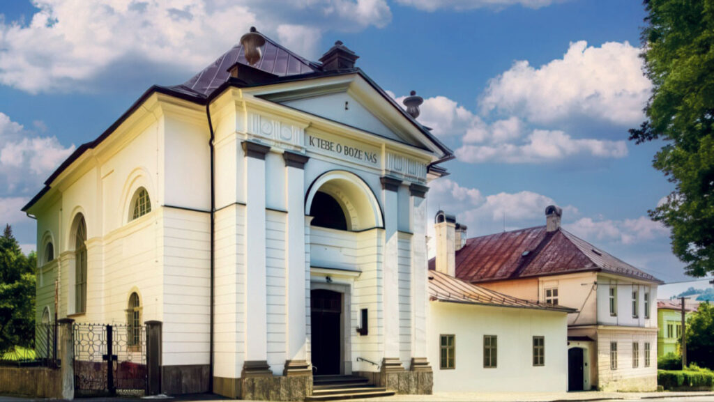 Dvesto rokov viery pod mestskými hradbami