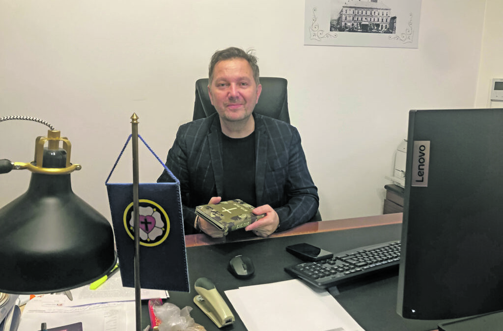 Školám mali volať z biskupského úradu, aby farár Ján Meňky neučil